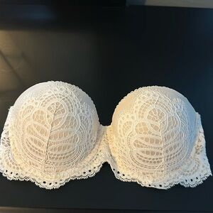 Victoria’s Secret Dream Angels convertible bra. Coconut 🥥 color. Lace. Like new.